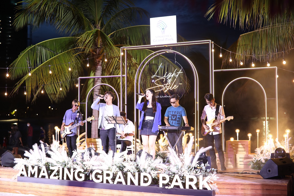 “Bữa tiệc” cuối tuần của các cư dân Vinhomes Grand Park càng thêm lãng mạn với những màn trình diễn ấn tượng cùng giai điệu ngọt ngào  
