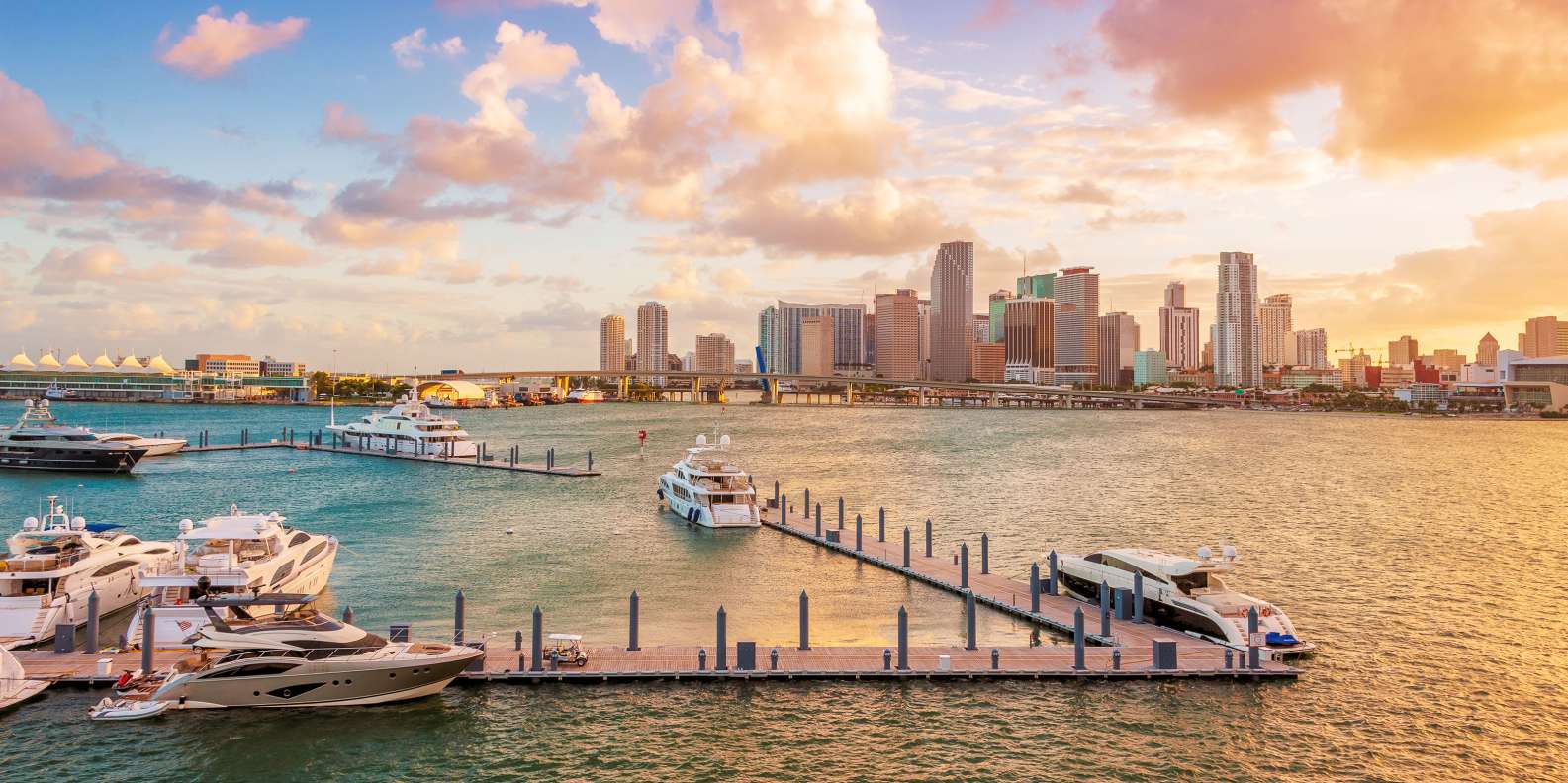 Bến du thuyền Miami tại Mỹ là điểm hội tụ của giới siêu giàu (Ảnh: Get Your Guide)