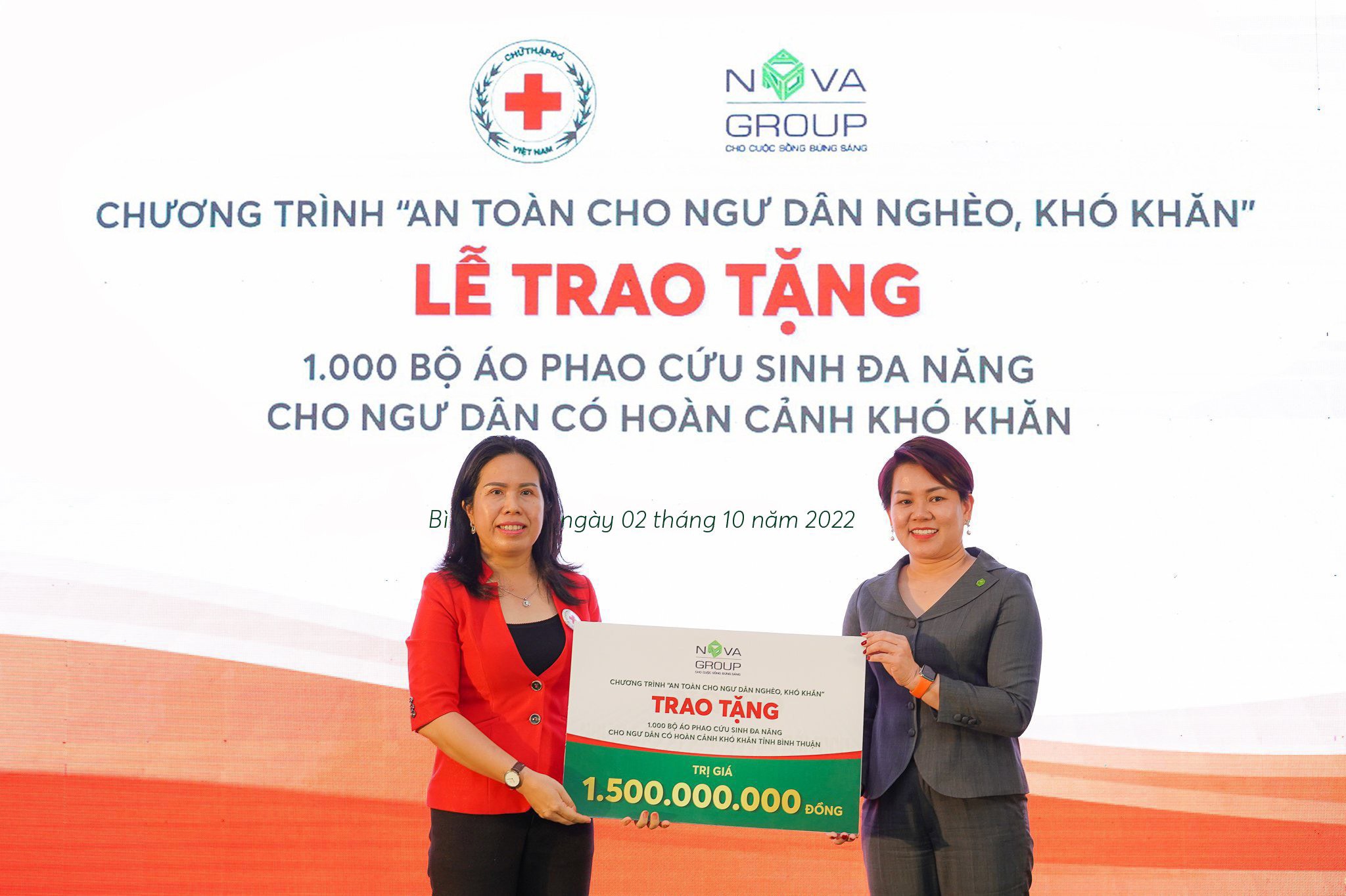 1.000 bộ áo phao cứu sinh đa năng trị giá 1,5 tỷ đồng được NovaGroup và Hội Chữ thập đỏ Việt Nam trao tặng cho ngư dân nghèo, cận nghèo, có hoàn cảnh khó khăn tại các khu vực: thành phố Phan Thiết (502 bộ), thị xã La Gi (266 bộ), huyện Tuy Phong (203 bộ), huyện Hàm Thuận Nam (29 bộ).