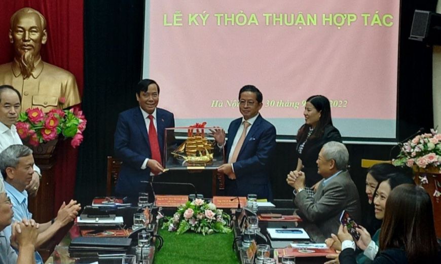 Đại diện CT Group và Hội Người cao tuổi Việt Nam ký kết hợp tác